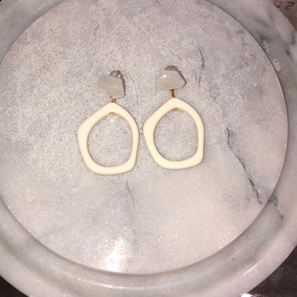 5/$25 White Hollow Earrings